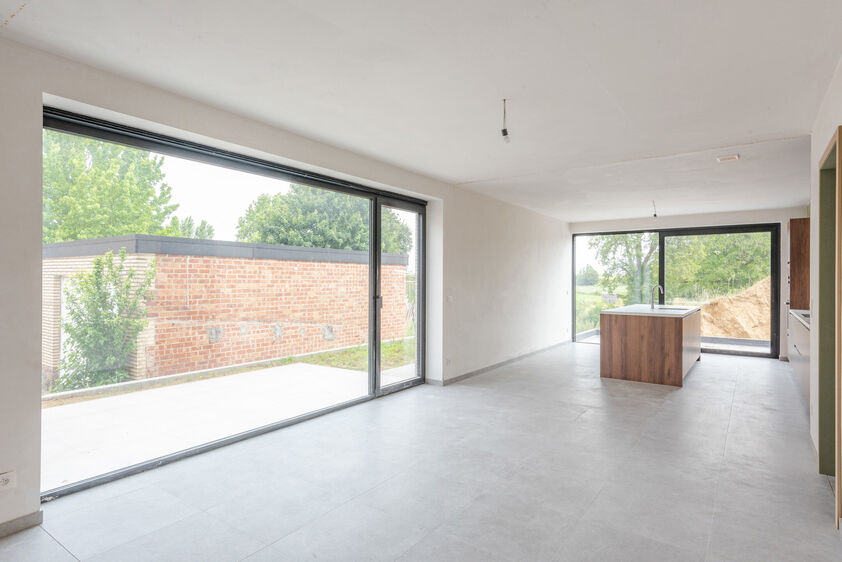 RIEMST - ZICHEN-ZUSSEN-BOLDER Visésteenweg 219. Residentie Renart: 12 state-of-te-art appartementen met comfort, afwerking en uitzonderlijke oppervlaktes als grootste troef. Elk appartement beschikt over 2 of 3 riante terrassen. Parkeerplaats bij te kope