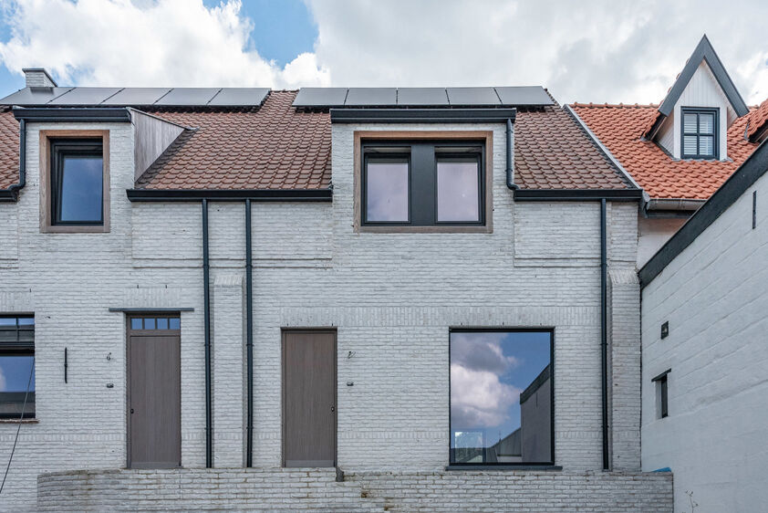 RIEMST - ZICHEN-ZUSSEN-BOLDER Wonckerweg 2. Halfvrijstaande nieuwbouwwoning (6% BTW onder voorwaarden) waar tijdloze architectuur en hedendaags comfort perfect samengaan. 3 Slaapkamers. Woonopp: 135m2, perceelopp: 193m2. - E: 10. - Wg, Vg, Gmo, Gvk, Gvv. 