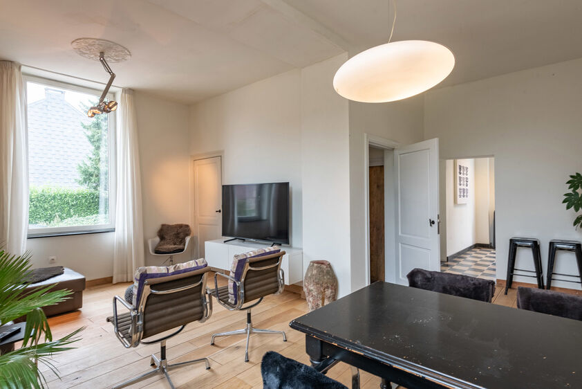 RIEMST - MILLEN Kromstraat 21. Stijlvol gerenoveerde gezinswoning met 3 slaapkamers en 162m2 woonopp. boordevol authentieke charme. - EPC: 159 kWh/m2 - Wg, Gvg, Gmo, Gvk, Gvv. - P: C, G: C. Vraagprijs: € 399.000 k.k.