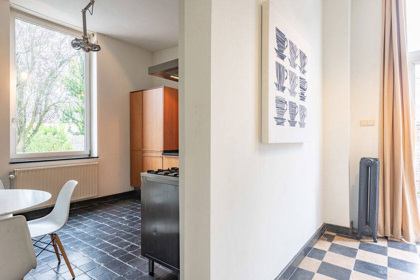 RIEMST - MILLEN Kromstraat 21. Stijlvol gerenoveerde gezinswoning met 3 slaapkamers en 162m2 woonopp. boordevol authentieke charme. - EPC: 159 kWh/m2 - Wg, Gvg, Gmo, Gvk, Gvv. - P: C, G: C. Vraagprijs: € 399.000 k.k.