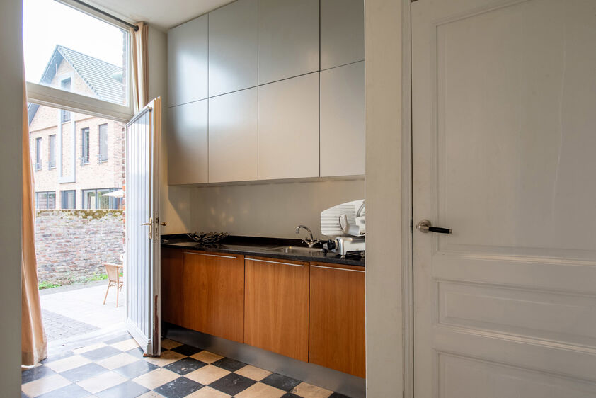 RIEMST - MILLEN Kromstraat 21. Stijlvol gerenoveerde gezinswoning met 3 slaapkamers en 162m2 woonopp. boordevol authentieke charme. - EPC: 159 kWh/m2 - Wg, Gvg, Gmo, Gvk, Gvv. - P: C, G: C. Vraagprijs: € 399.000 k.k.