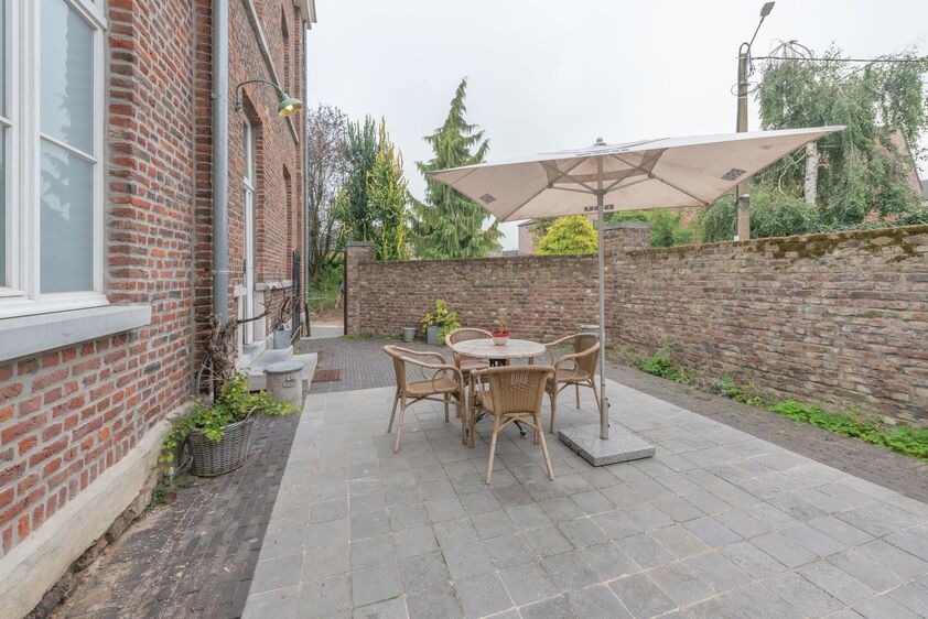 RIEMST - MILLEN Kromstraat 21. Stijlvol gerenoveerde gezinswoning met 3 slaapkamers en 162m2 woonopp. boordevol authentieke charme. - EPC: 159 kWh/m2 - Wg, Gvg, Gmo, Gvk, Gvv. - P: C, G: C. Vraagprijs: € 399.000 k.k.